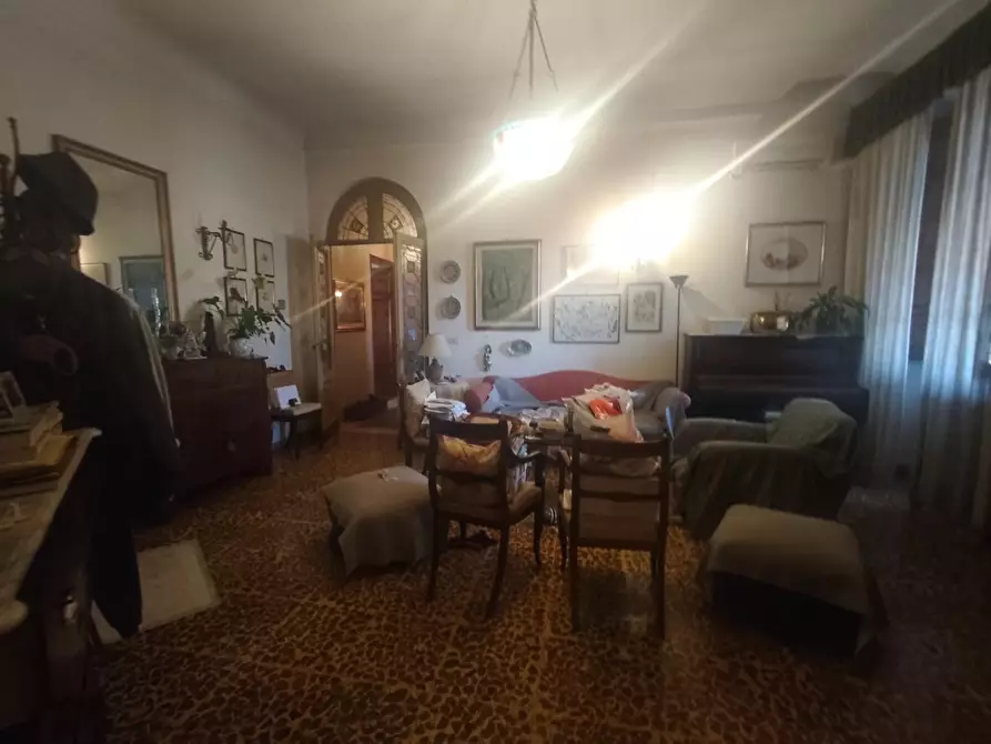 Immagine 4 di Appartamento in vendita  a Lucca
