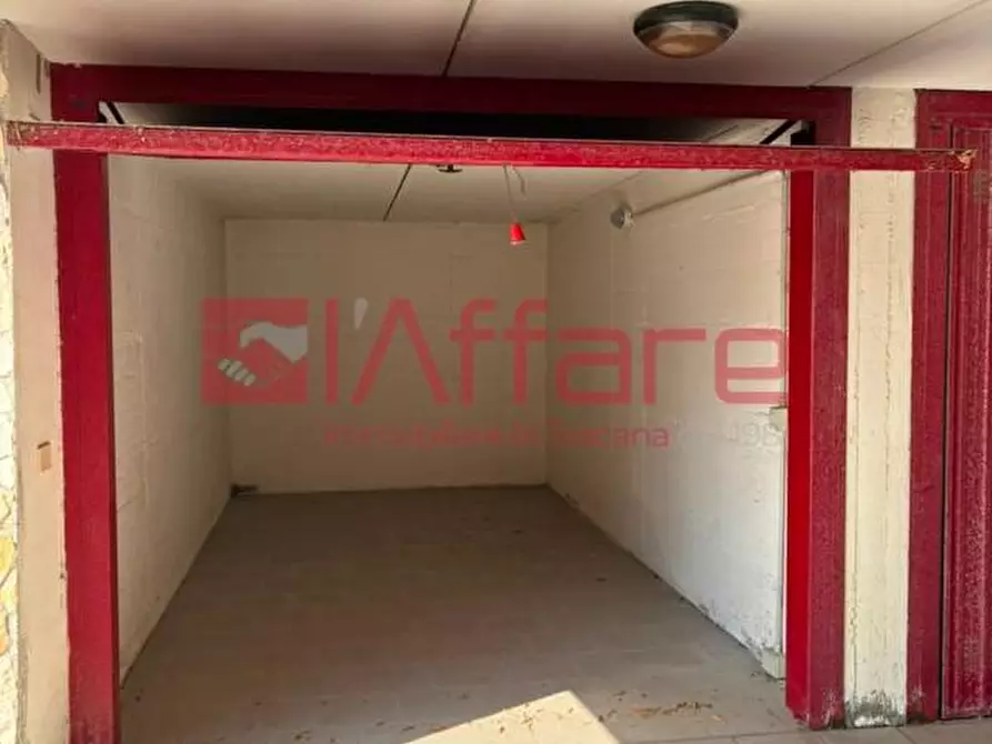Immagine 1 di Garage in affitto  a Calcinaia