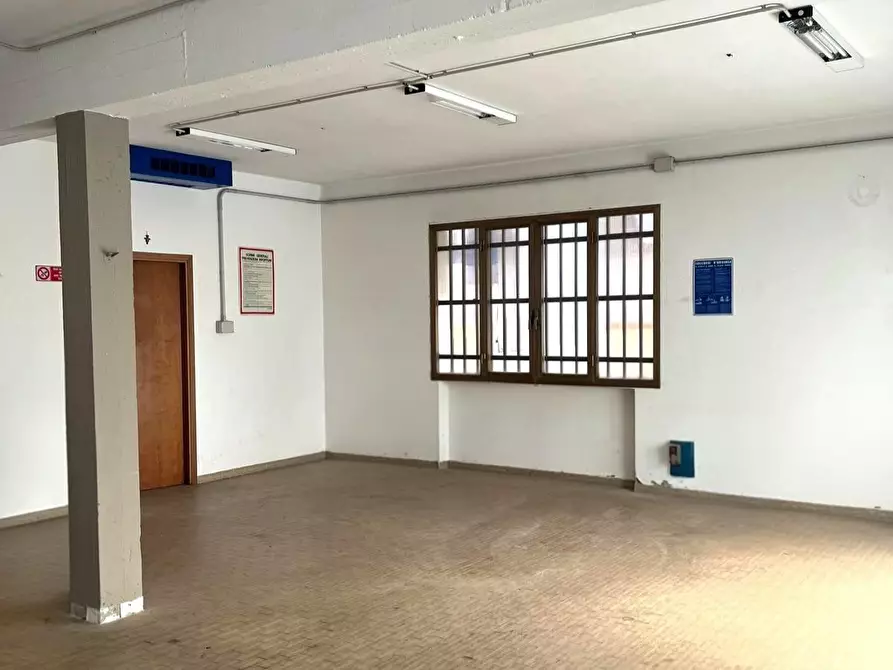 Immagine 1 di Locale commerciale in vendita  a Castelfranco Di Sotto