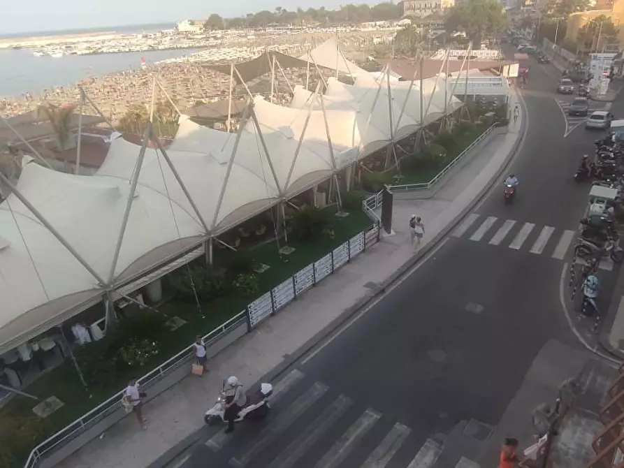 Immagine 5 di Appartamento in vendita  a Giardini-Naxos