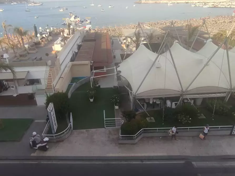Immagine 6 di Appartamento in vendita  a Giardini-Naxos