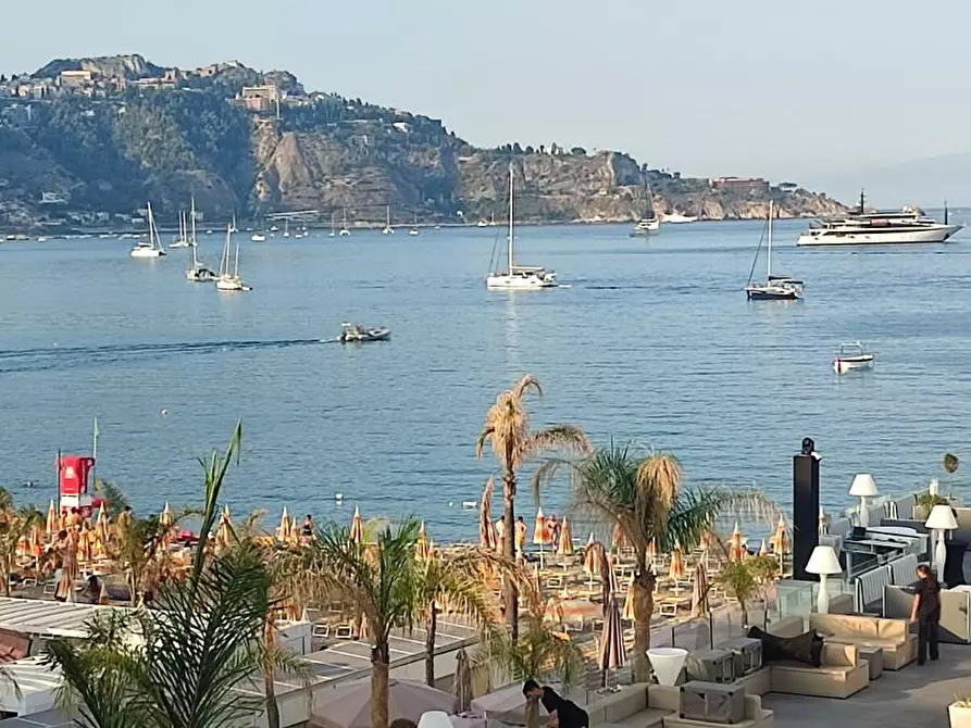 Immagine 1 di Appartamento in vendita  a Giardini-Naxos