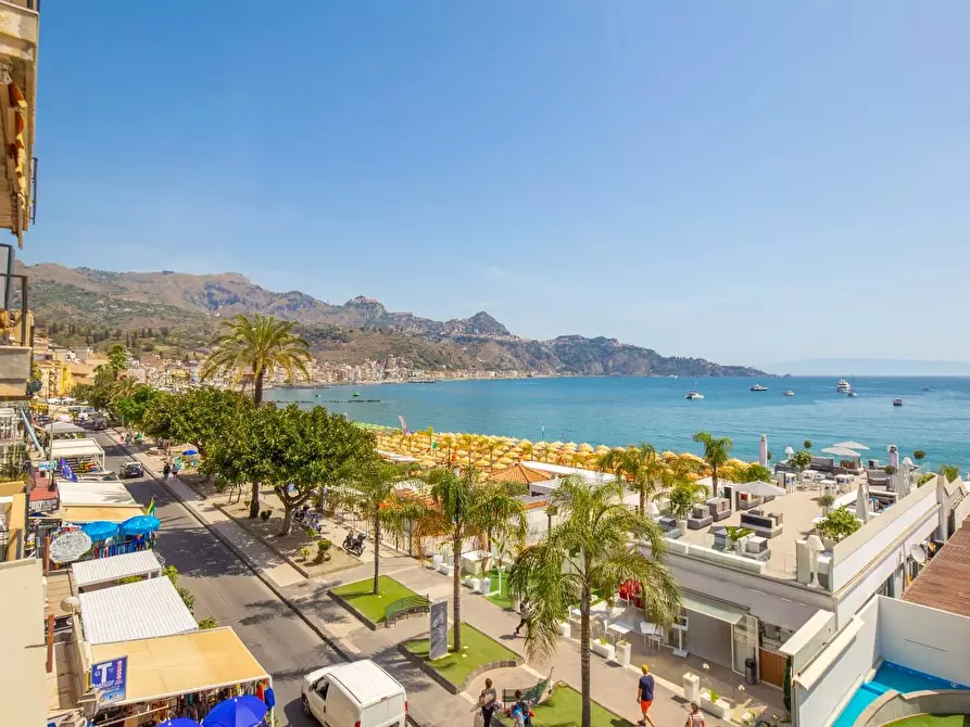 Immagine 8 di Appartamento in vendita  a Giardini-Naxos