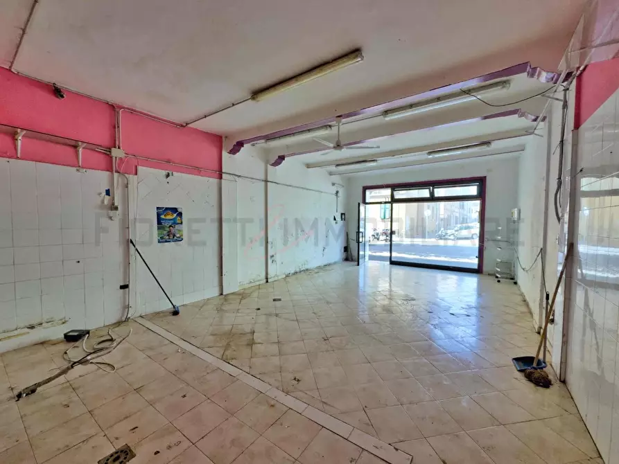 Immagine 8 di Locale commerciale in vendita  a Piombino