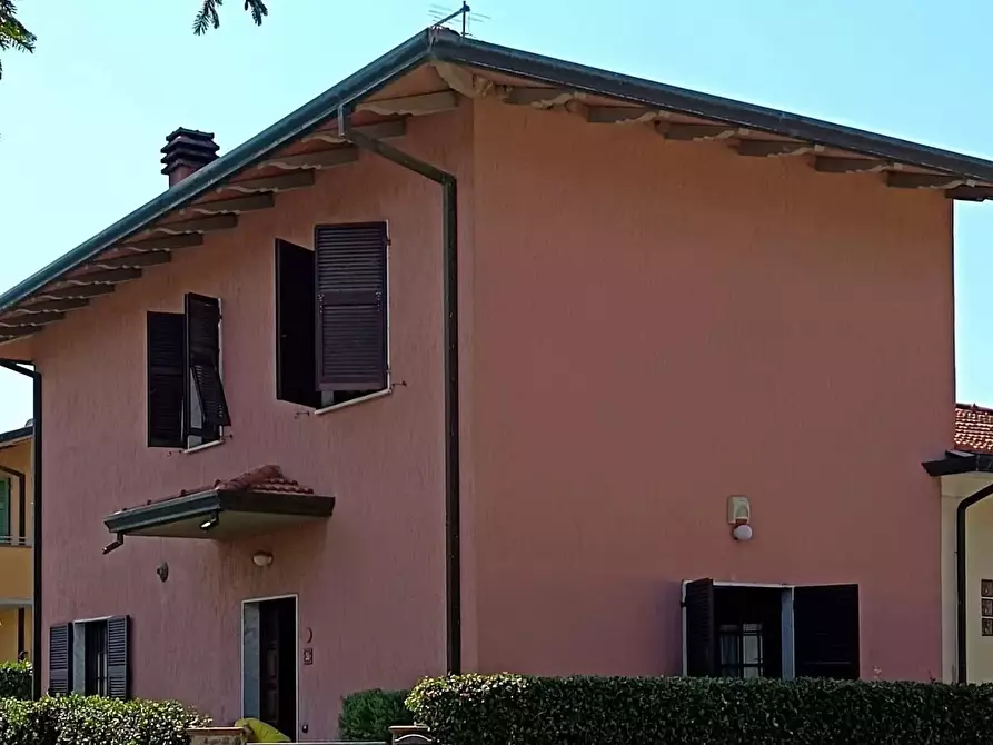 Immagine 1 di Casa bifamiliare in vendita  a Massa