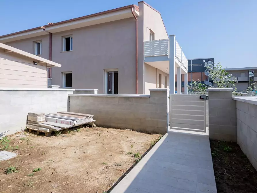 Immagine 28 di Villetta a schiera in vendita  a Cascina
