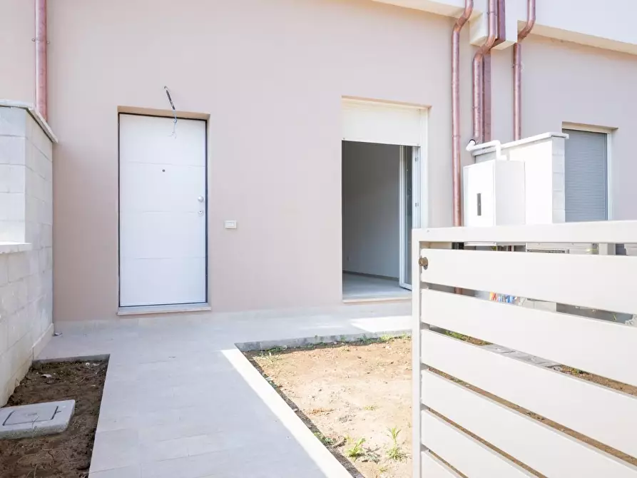 Immagine 29 di Villetta a schiera in vendita  a Cascina