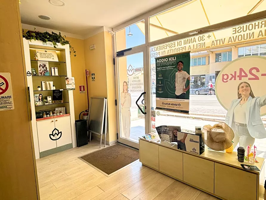 Immagine 6 di Attività commerciale in vendita  a Vasto