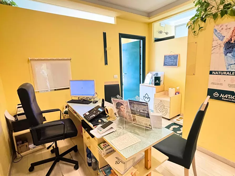Immagine 9 di Attività commerciale in vendita  a Vasto