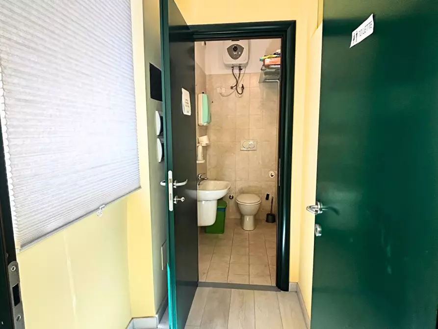 Immagine 12 di Attività commerciale in vendita  a Vasto