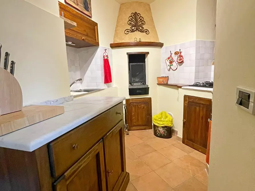 Immagine 2 di Appartamento in vendita  a Monticiano