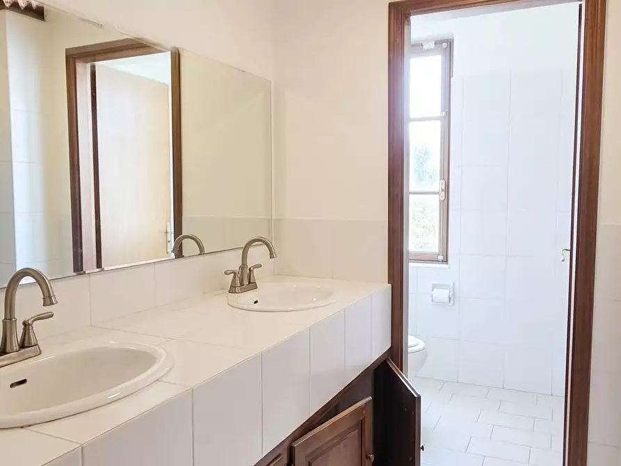 Immagine 17 di Albergo/B&B/Residence in vendita  a Licciana Nardi