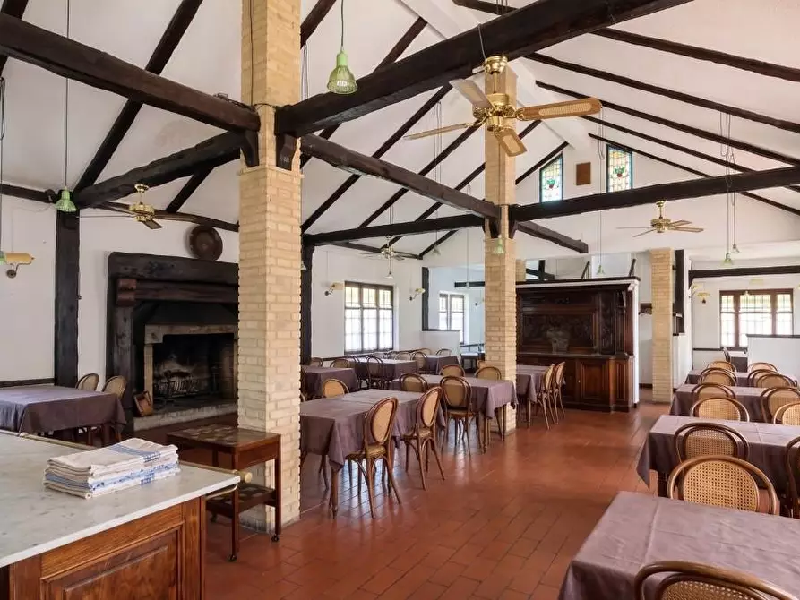 Immagine 12 di Albergo/B&B/Residence in vendita  a Licciana Nardi