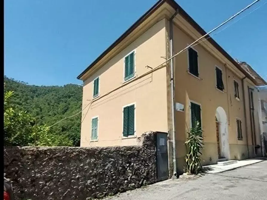 Immagine 1 di Casa semindipendente in vendita  a Carrara