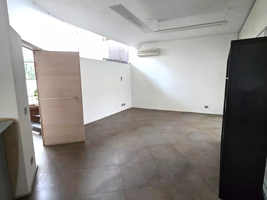 Immagine 3 di Ufficio in affitto  a Colle Di Val D'elsa