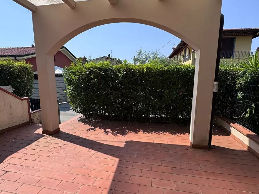 Immagine 15 di Villetta a schiera in vendita  a Massa