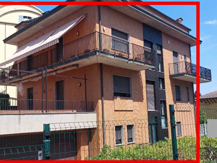 Immagine 2 di Palazzo in vendita  a Villanterio