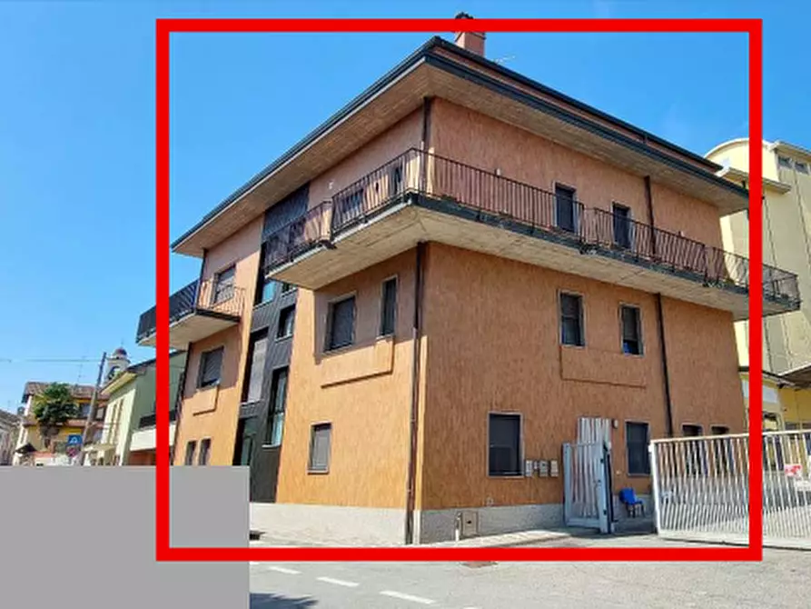 Immagine 1 di Palazzo in vendita  a Villanterio