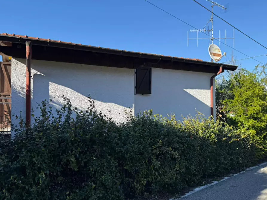 Immagine 1 di Villa in vendita  a Castelveccana
