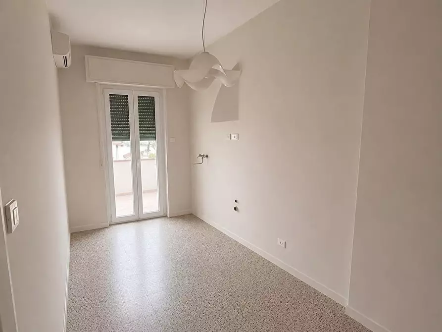 Immagine 4 di Appartamento in vendita  a Lucca