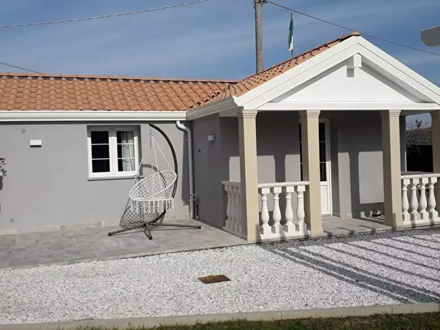 Immagine 1 di Villa in affitto  a Buti