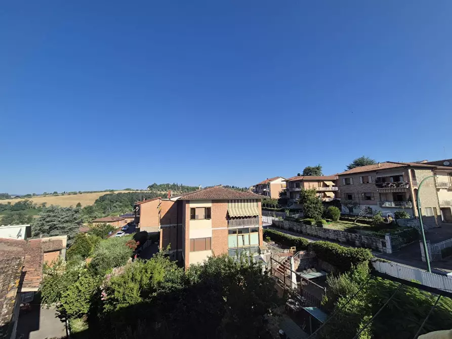 Immagine 11 di Appartamento in vendita  a Siena