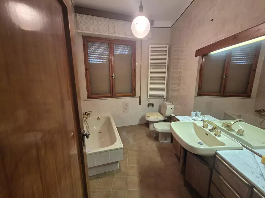 Immagine 16 di Appartamento in vendita  a Siena