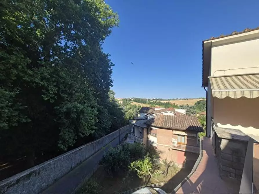 Immagine 30 di Appartamento in vendita  a Siena