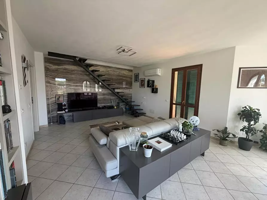 Immagine 2 di Casa semindipendente in vendita  a Ortonovo