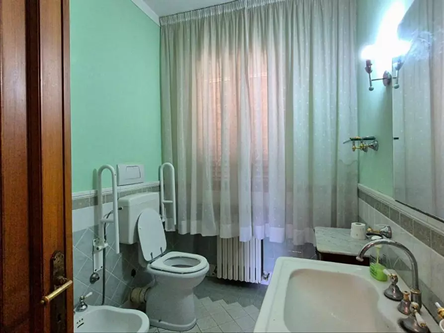 Immagine 36 di Villa in vendita  a Capannori