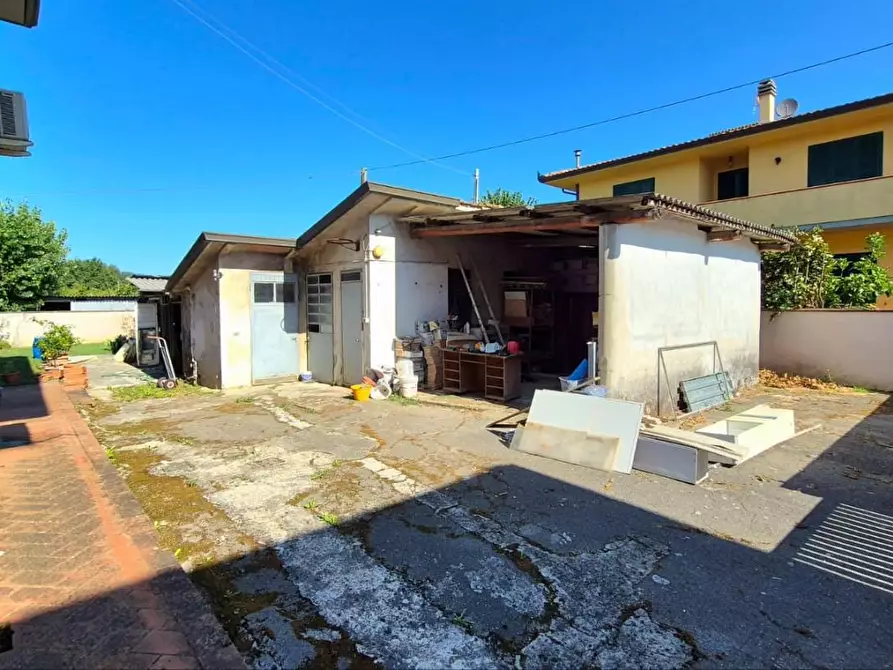 Immagine 7 di Villa in vendita  a Capannori