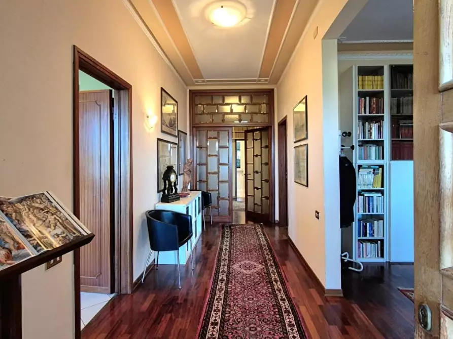Immagine 15 di Villa in vendita  a Capannori