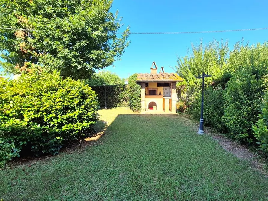 Immagine 9 di Villa in vendita  a Capannori