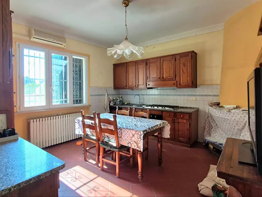 Immagine 31 di Villa in vendita  a Capannori