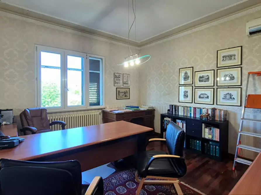 Immagine 23 di Villa in vendita  a Capannori