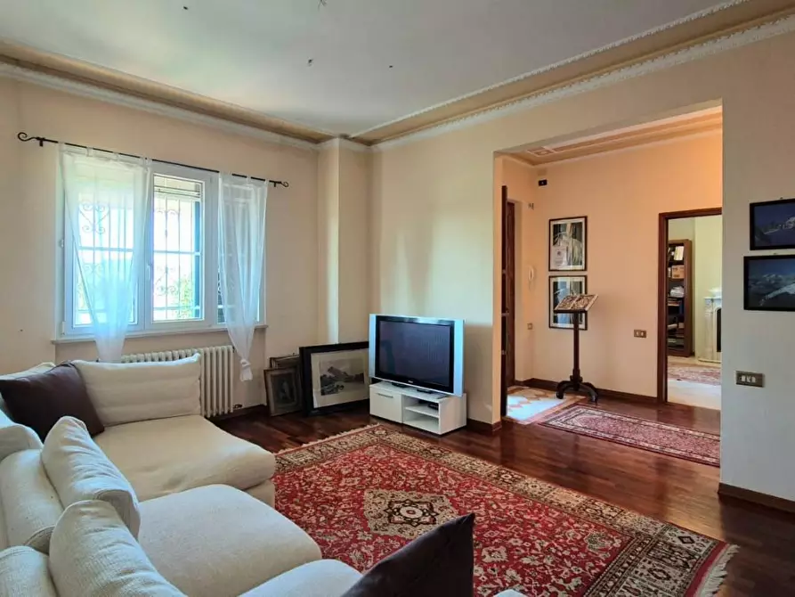Immagine 12 di Villa in vendita  a Capannori