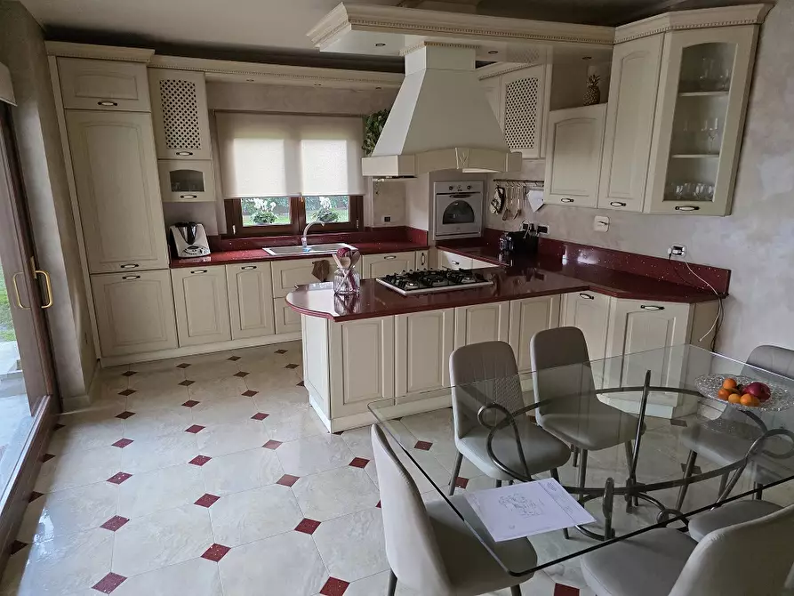 Immagine 9 di Villa in vendita  a Nichelino