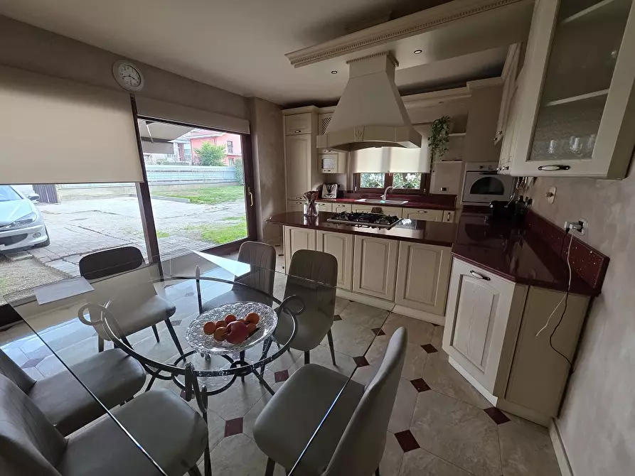 Immagine 10 di Villa in vendita  a Nichelino