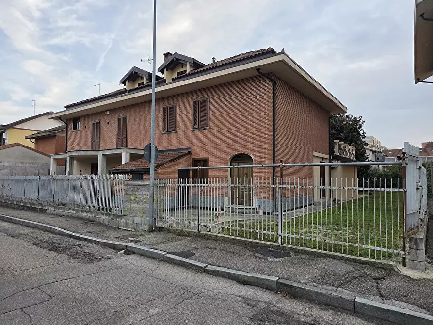 Immagine 2 di Villa in vendita  a Nichelino