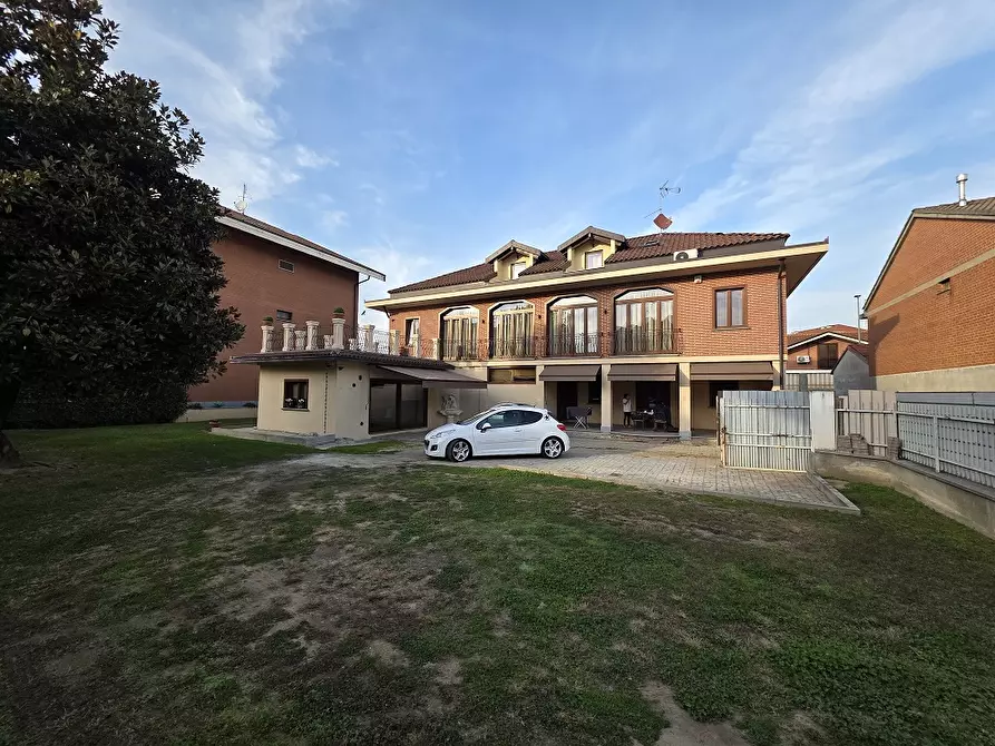 Immagine 1 di Villa in vendita  a Nichelino