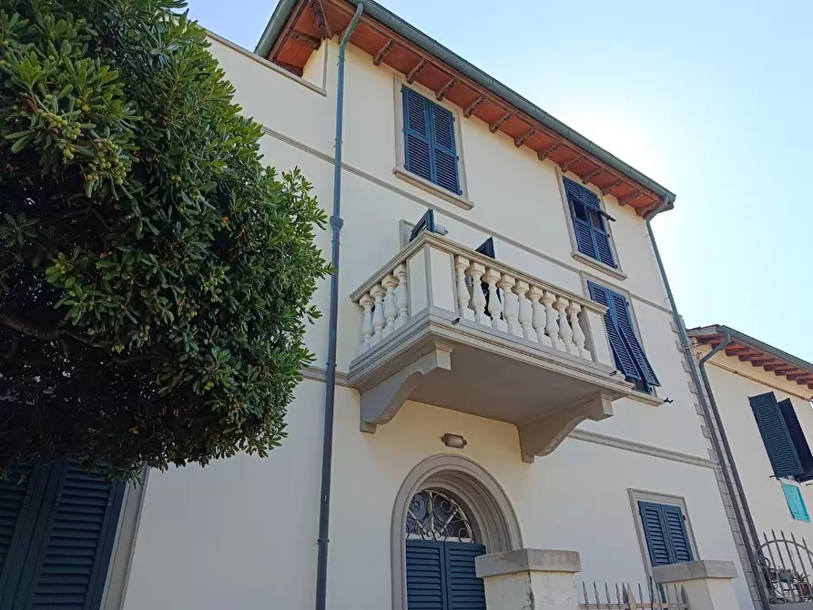 Immagine 1 di Villa in vendita  a Rosignano Marittimo