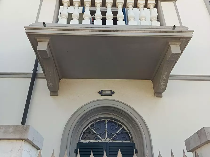 Immagine 2 di Villa in vendita  a Rosignano Marittimo
