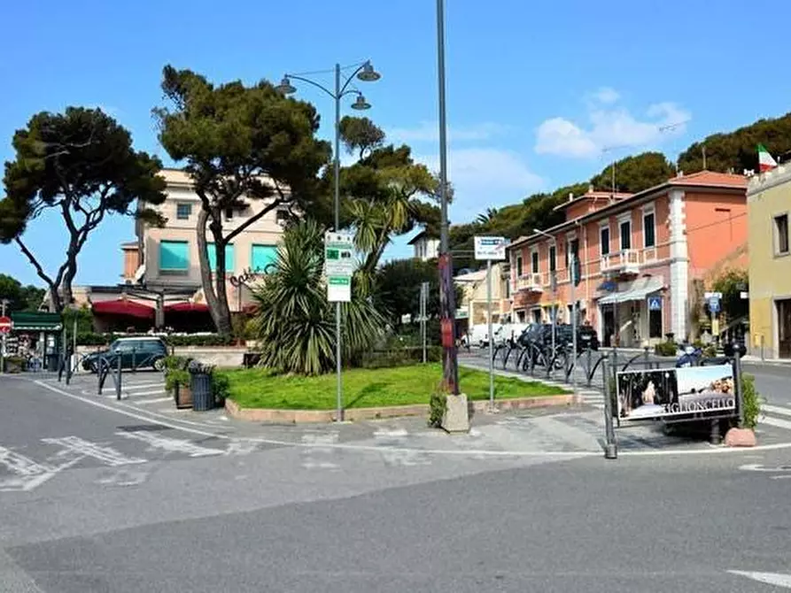 Immagine 9 di Attività commerciale in vendita  a Rosignano Marittimo