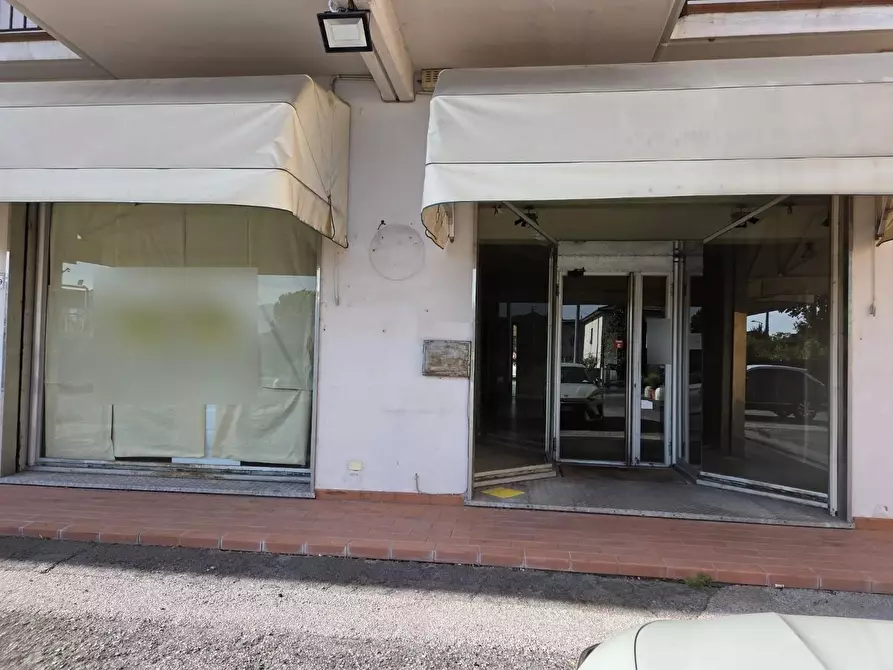 Immagine 4 di Locale commerciale in affitto  a Capannori