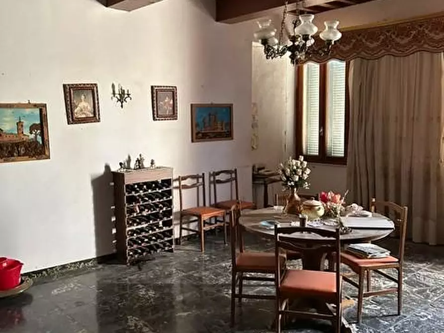 Immagine 6 di Palazzo in vendita  a Siena