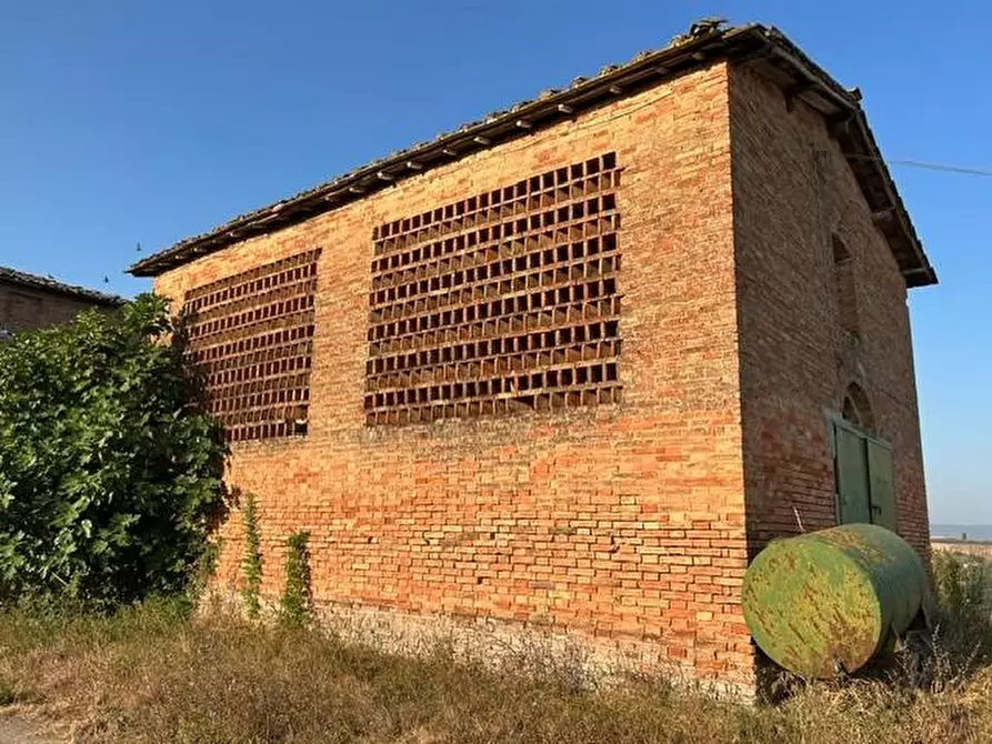 Immagine 2 di Palazzo in vendita  a Siena