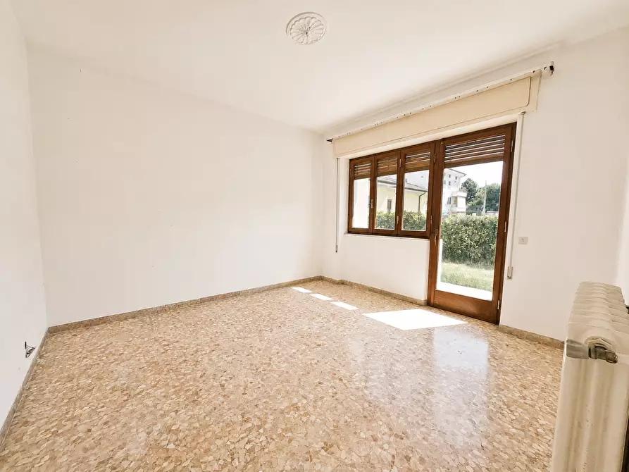 Immagine 53 di Casa indipendente in vendita  a Carrara