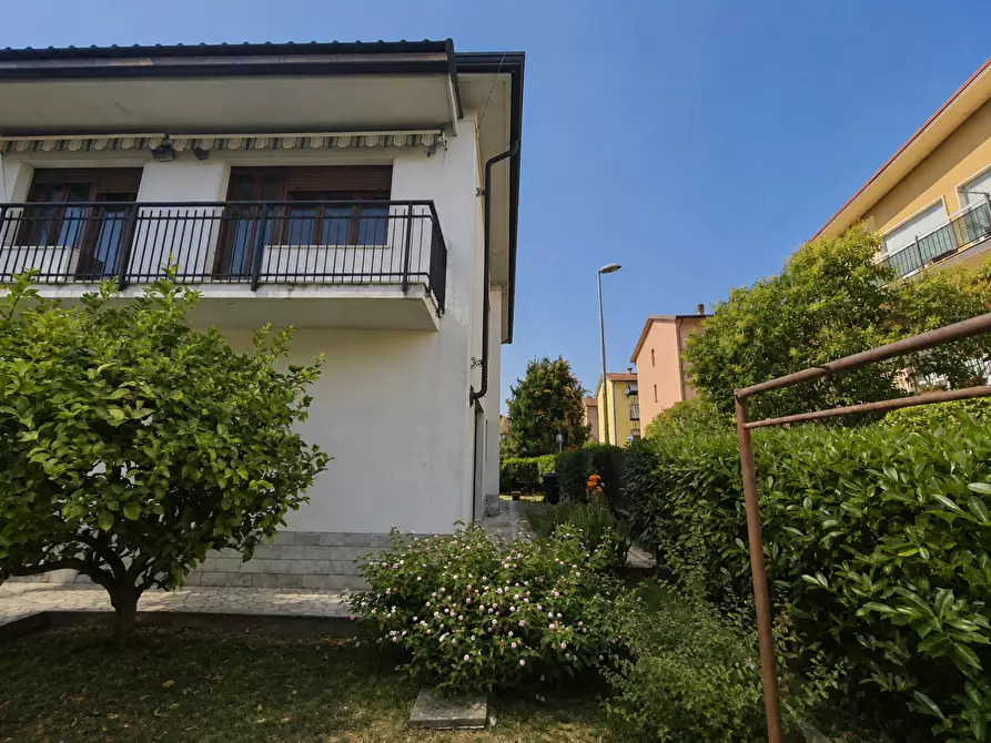 Immagine 9 di Casa indipendente in vendita  a Carrara