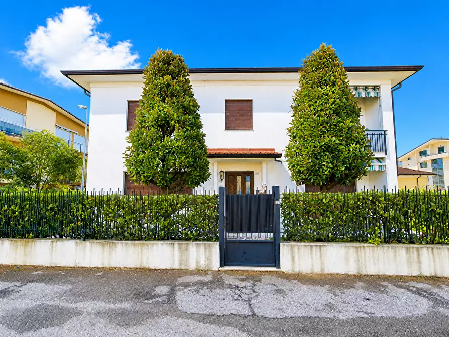 Immagine 1 di Casa indipendente in vendita  a Carrara