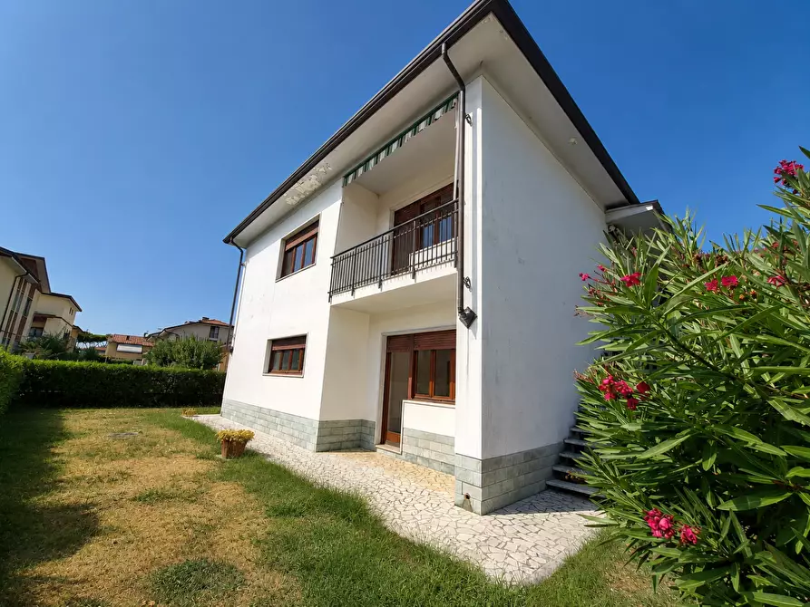 Immagine 11 di Casa indipendente in vendita  a Carrara